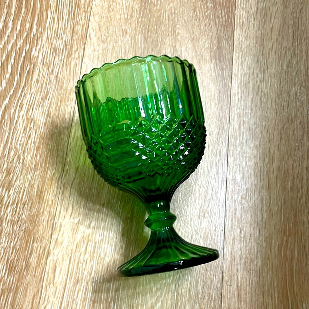 VINTAGE Anchor Hocking Diamond Point green goblet EUC